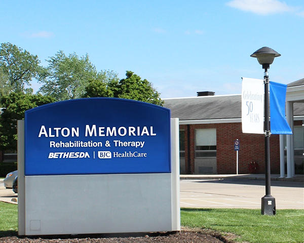 Outdoor image of the Alton Memorial Rehabilitation and Therapy building