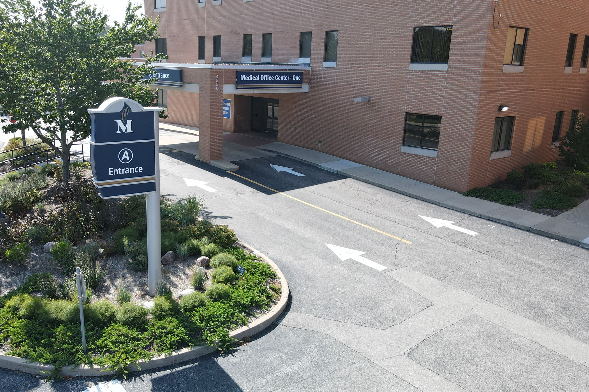 Memorial Hospital in Belleville Medical Office Center Entrance