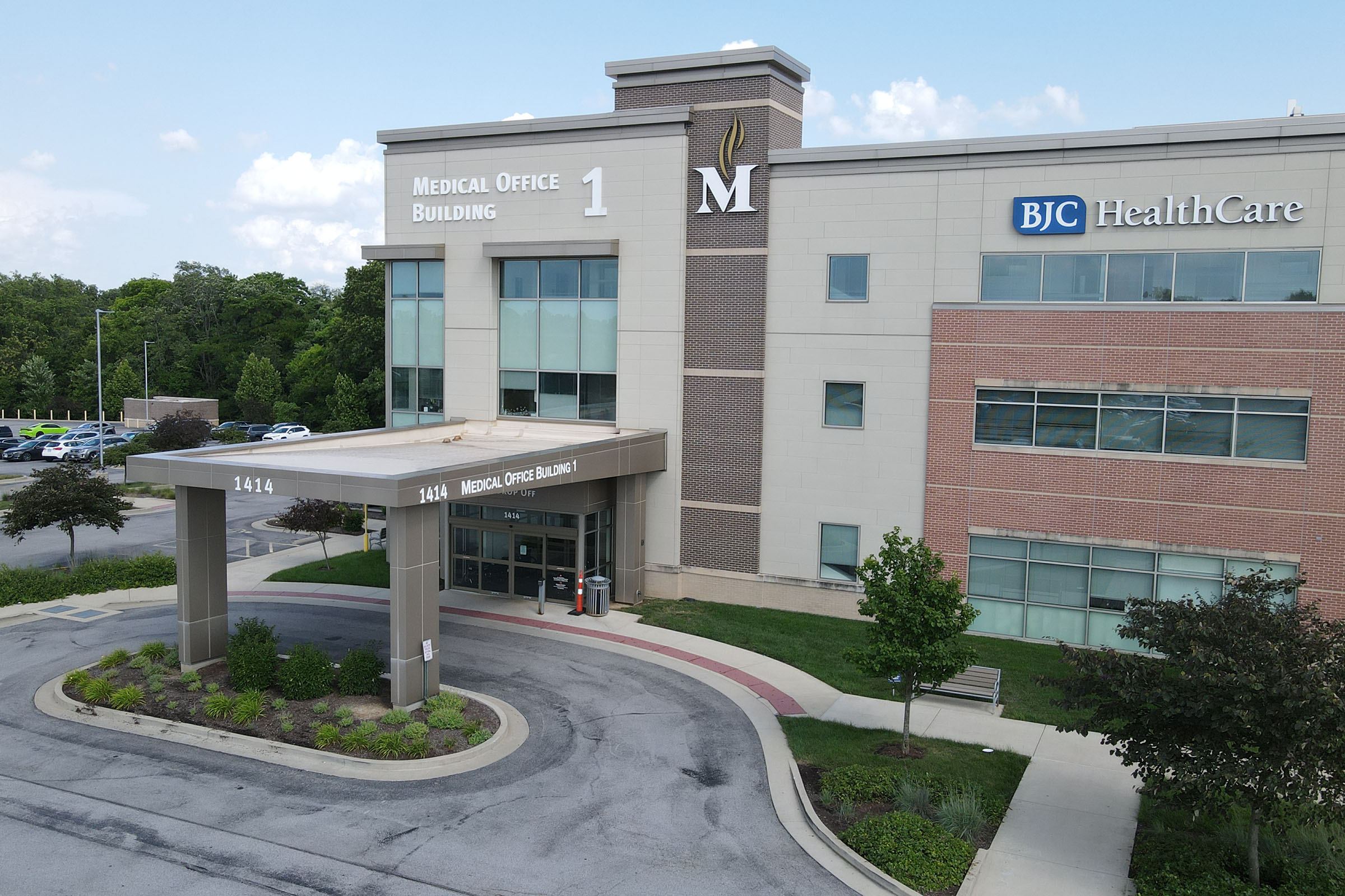 Memorial Hospital in Shiloh Medical Office Building 1 Entrance