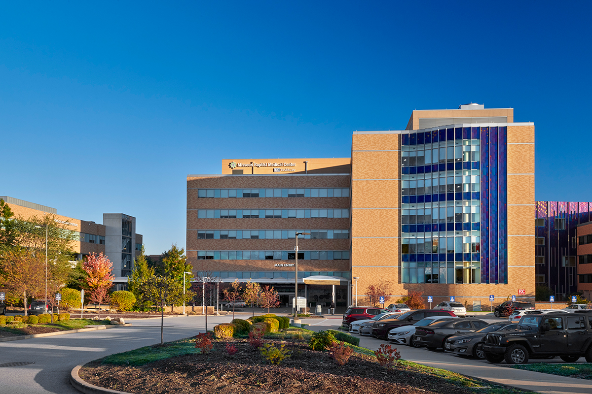 Photo of the main entrance of the Missouri Baptist Medica Center building